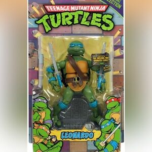 Teenage Mutant Ninja Turtles Leonardo Action Figure